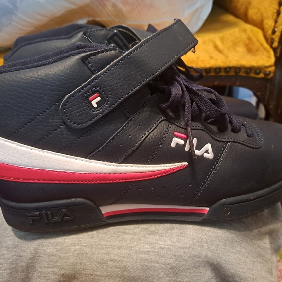 Fils - Picture 2 of 6